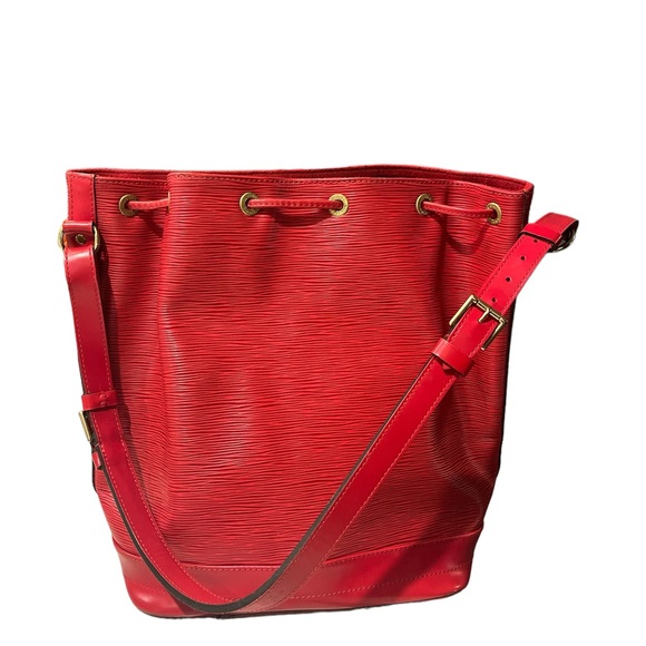 Pre-owned Louis Vuitton NOE EPI Red Shoulder Bag - Picture 1 of 5